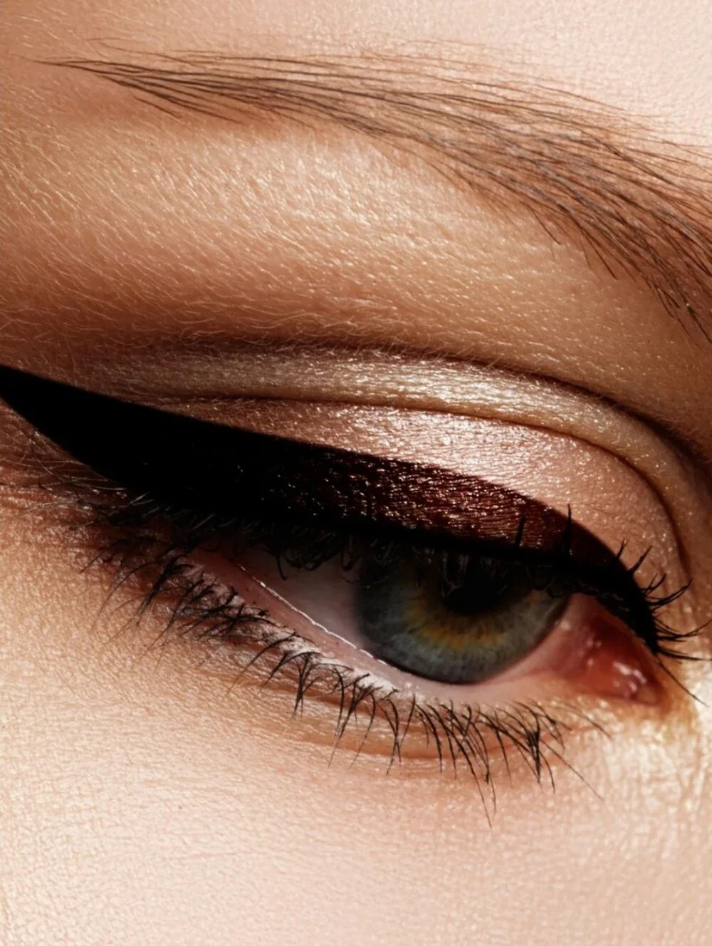 BISHA ESSENTIAL EYE DESIGNER IN UPTOWN BROWN.